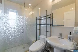 820 Elizabeth, Ridgefield, NJ 07657 - Photo 12