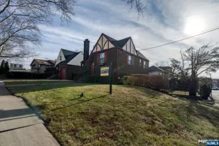 820 Elizabeth, Ridgefield, NJ 07657 - Photo 2