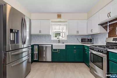 127 Tuella Avenue, Elmwood Park, NJ 07407 - Photo 14