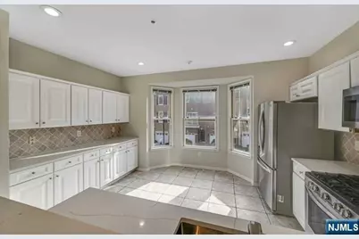 241 Brower Court 241 #241, West New York, NJ 07093 - Photo 10