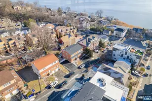 13 Casta Ln 1, Edgewater, NJ 07020 - Photo 20