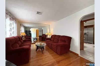 521 Weart Avenue, Lyndhurst Township, NJ 07071 - Photo 4