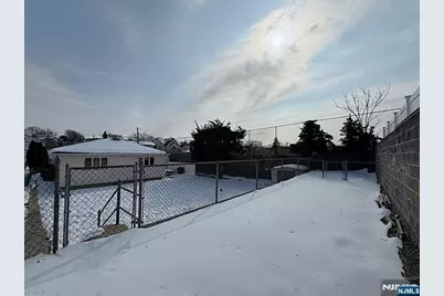 521 Weart Avenue, Lyndhurst Township, NJ 07071 - Photo 36