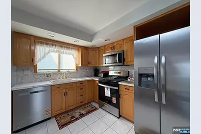 521 Weart Avenue, Lyndhurst Township, NJ 07071 - Photo 6