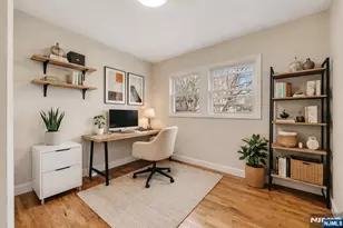 13 Casta Ln 2, Edgewater, NJ 07020 - Photo 8