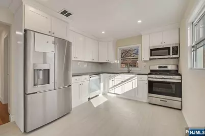 13 Casta Lane 2 #2, Edgewater, NJ 07020 - Photo 8