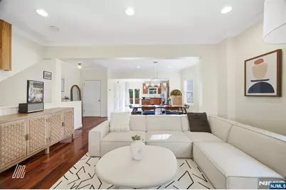 331 Undercliff Avenue, Edgewater, NJ 07020 - Photo 8