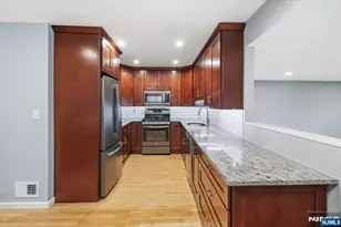 117 Sunset Key 117, Secaucus, NJ 07094 - Photo 6