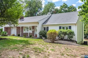 9 Forest Terrace, Wayne, NJ 07470 - Photo 2