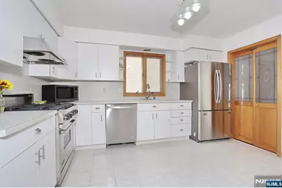 140 Prospect Street, Hasbrouck Heights, NJ 07604 - Photo 10