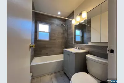 87 W Central Boulevard 2 #2, Palisades Park, NJ 07650 - Photo 12