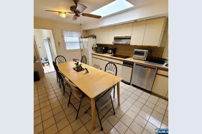 792 Kingsland Avenue, Ridgefield, NJ 07657 - Photo 10