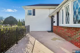 127 E Village Circle, Paramus, NJ 07652 - Photo 4