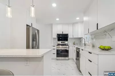 127 Village Circle, Paramus, NJ 07652 - Photo 12