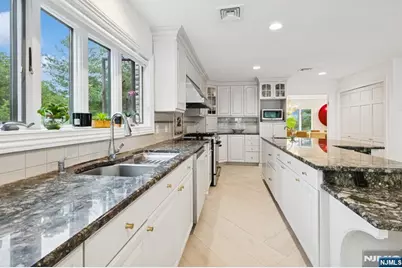 63 Eisenhower Drive, Cresskill, NJ 07626 - Photo 10