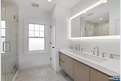 270 Hamilton Avenue, Hasbrouck Heights, NJ 07604 - Photo 8