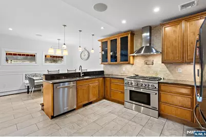 270 Hamilton Avenue, Hasbrouck Heights, NJ 07604 - Photo 4