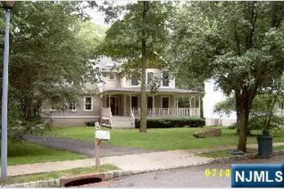 4 Lee Court, Waldwick, NJ 07463 - Photo 2