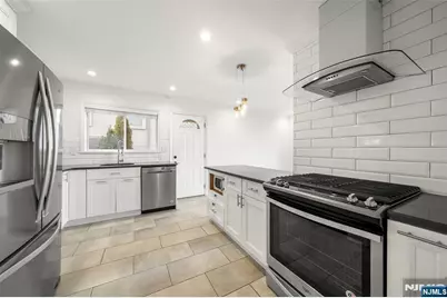 1128 Abbott Boulevard, Fort Lee, NJ 07024 - Photo 10