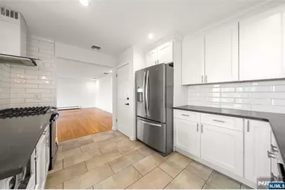 1128 Abbott Boulevard, Fort Lee, NJ 07024 - Photo 8