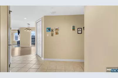 605 Thornton Court T605 #T605, Edgewater, NJ 07020 - Photo 12