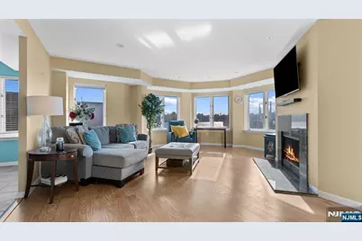 605 Thornton Court T605 #T605, Edgewater, NJ 07020 - Photo 2