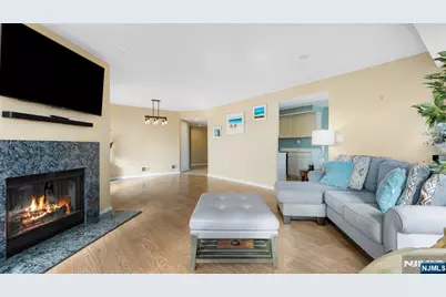 605 Thornton Court T605 #T605, Edgewater, NJ 07020 - Photo 4