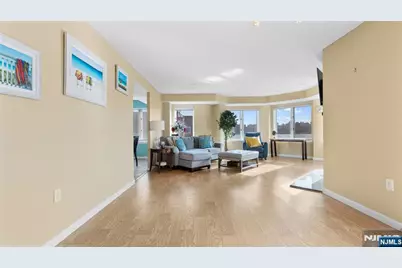 605 Thornton Court T605 #T605, Edgewater, NJ 07020 - Photo 6
