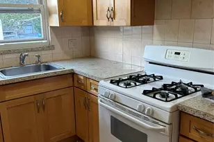 772 Clark Ave 2nd Fl, Ridgefield, NJ 07657 - Photo 2