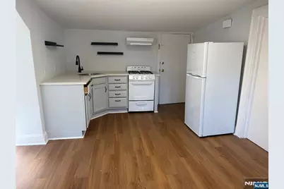 18 Lexington Avenue 3F #3F, Montclair, NJ 07042 - Photo 2
