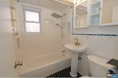 8 Leary Lane 4 #4, Edgewater, NJ 07020 - Photo 16