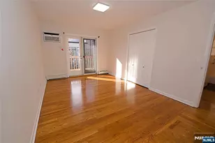 8 Leary Ln 4, Edgewater, NJ 07020 - Photo 12