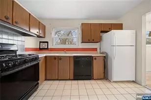 601 Oakwood Dr, Northvale, NJ 07647 - Photo 8