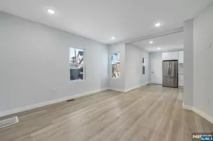 17 Mission St, Montclair, NJ 07042 - Photo 2