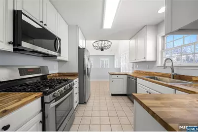 36 Woods Edge Road, Old Tappan, NJ 07675 - Photo 8