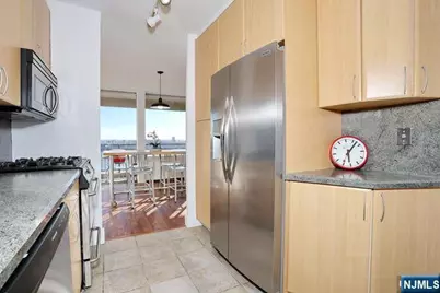 4 Horizon Road 1027 #1027, Fort Lee, NJ 07024 - Photo 18