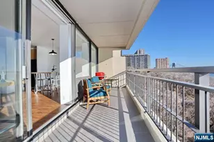 4 Horizon Road 1027, Fort Lee, NJ 07024 - Photo 2