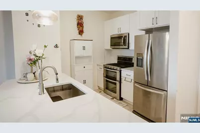 113 Cory Lane 113 #113, Elmwood Park, NJ 07407 - Photo 2