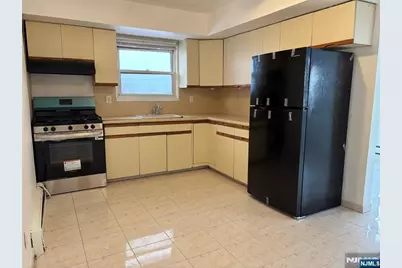 238 Clark Terrace 2nd Floor #2nd floor, Cliffside Park, NJ 07010 - Photo 6