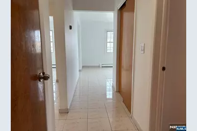 238 Clark Terrace 2nd Floor #2nd floor, Cliffside Park, NJ 07010 - Photo 2
