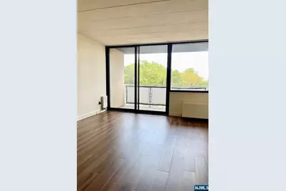 464 Gorge Road 5H #5H, Cliffside Park, NJ 07010 - Photo 4