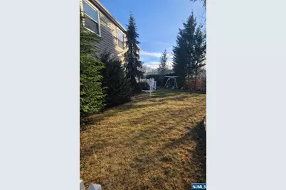 80 Caruth Avenue, Elmwood Park, NJ 07407 - Photo 24