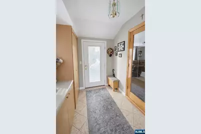 80 Caruth Avenue, Elmwood Park, NJ 07407 - Photo 10