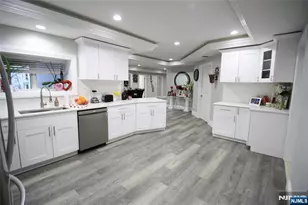 315 Freemans Ln, Franklin Lakes, NJ 07417 - Photo 36