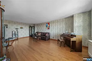 2200 N Central Road 6H, Fort Lee, NJ 07024 - Photo 4