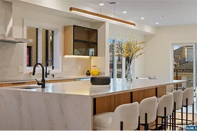 811 Jassamine Way, Fort Lee, NJ 07024 - Photo 18