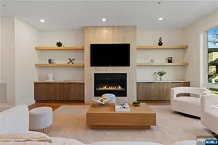 811 Jassamine Way, Fort Lee, NJ 07024 - Photo 10