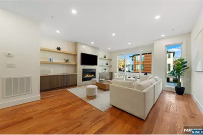 811 Jassamine Way, Fort Lee, NJ 07024 - Photo 8