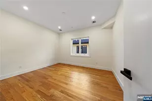 811 Jassamine Way, Fort Lee, NJ 07024 - Photo 26