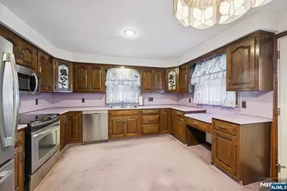 619 Lewandowski Street, Lyndhurst Township, NJ 07071 - Photo 18